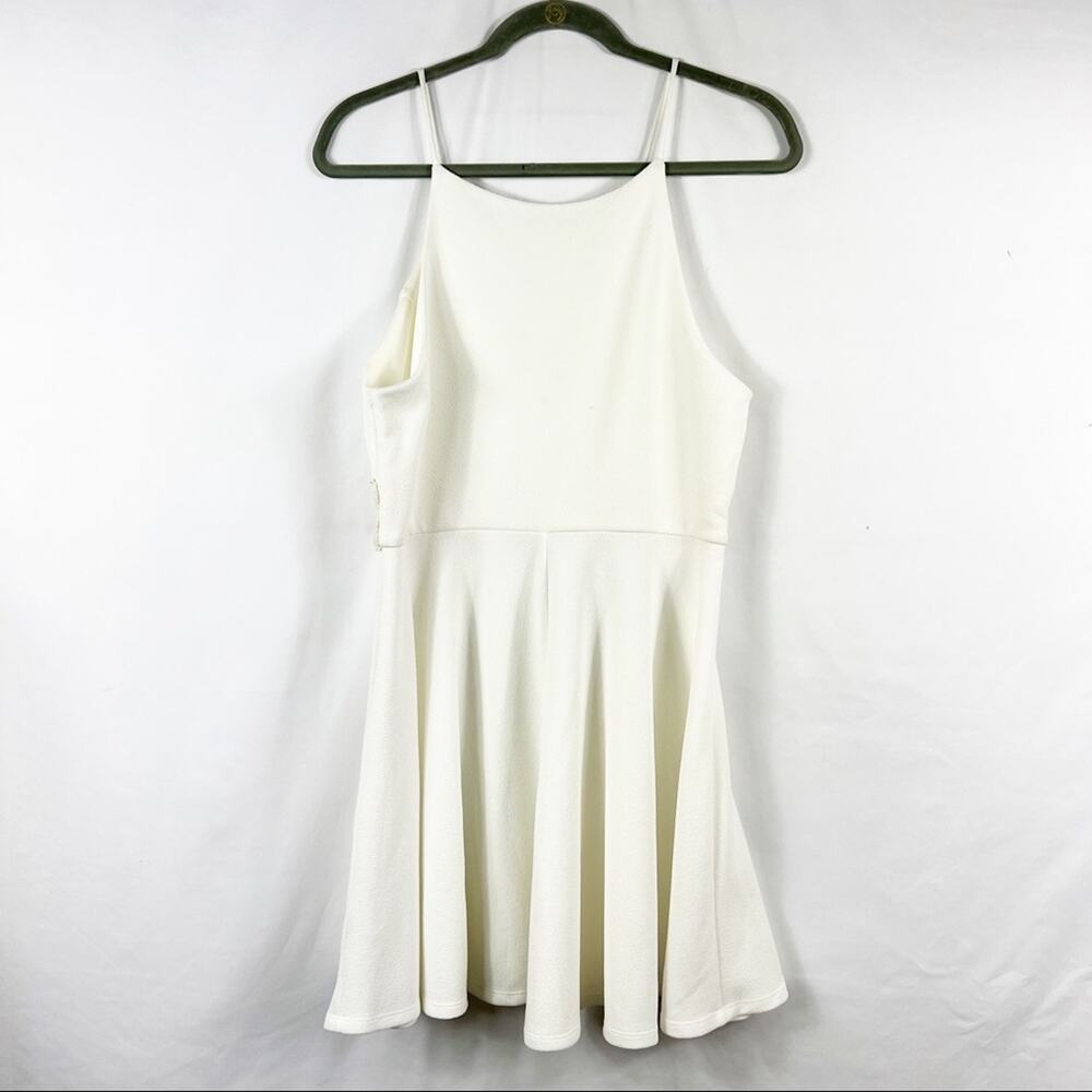 FINN & CLOVER Cream Spaghetti Strap Dress with Lace in Medium - Picture 4 of 4